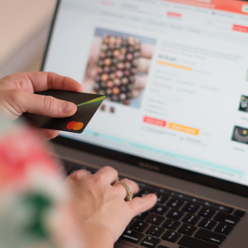 Biến Mạng Xã Hội Thành Cơ Hội Vàng: 5 Cách Sinh Viên Bán Hàng Online Hiệu Quả